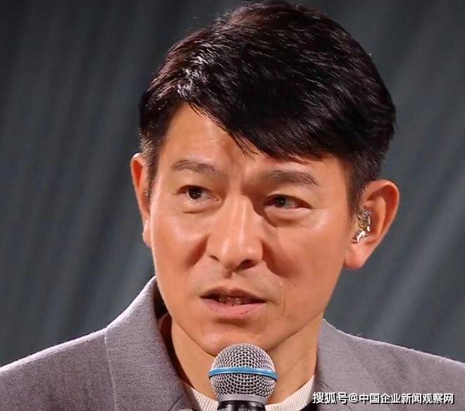 60歲劉德華演唱會難掩老態,嗓子沙啞險失聲,結尾演唱直接含淚_互動