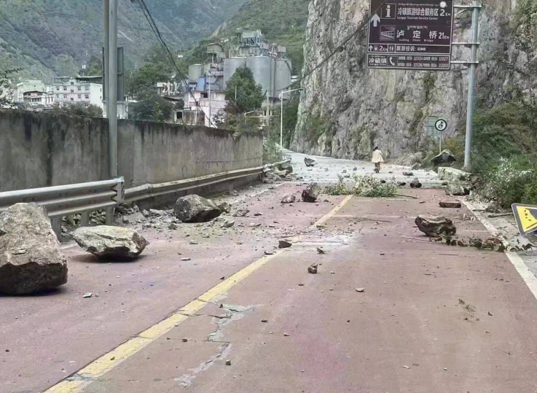 四川地震已致泸定县7人遇难、石棉县14人遇难