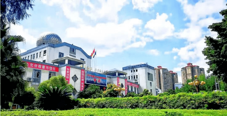 迈着坚定的步伐,9月5日清晨,衡水中学四川分校·遂中实验校(简称:遂宁