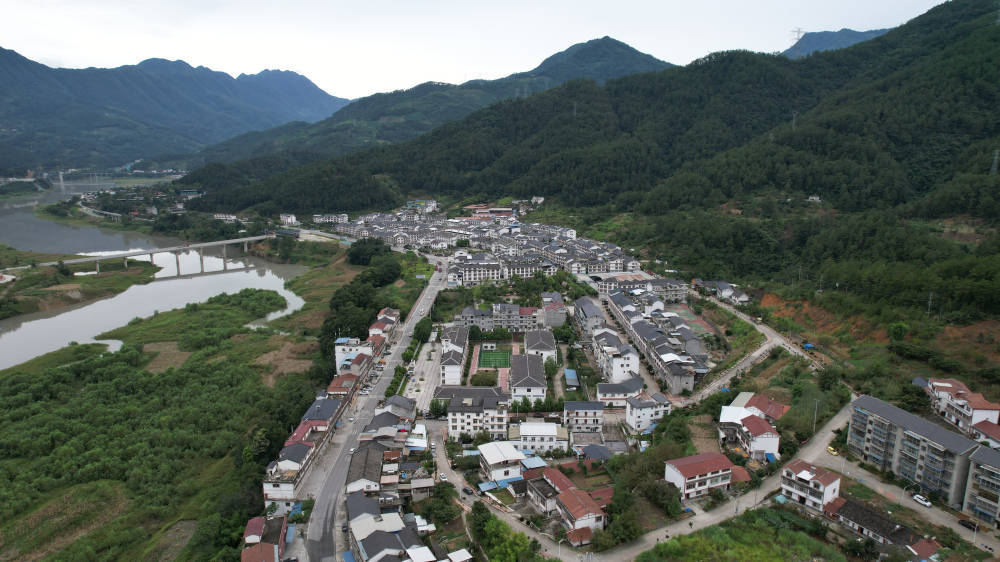 抓实城乡环境综合提质 平武响岩强"里子"靓"面子"_响岩镇_平武县_线路