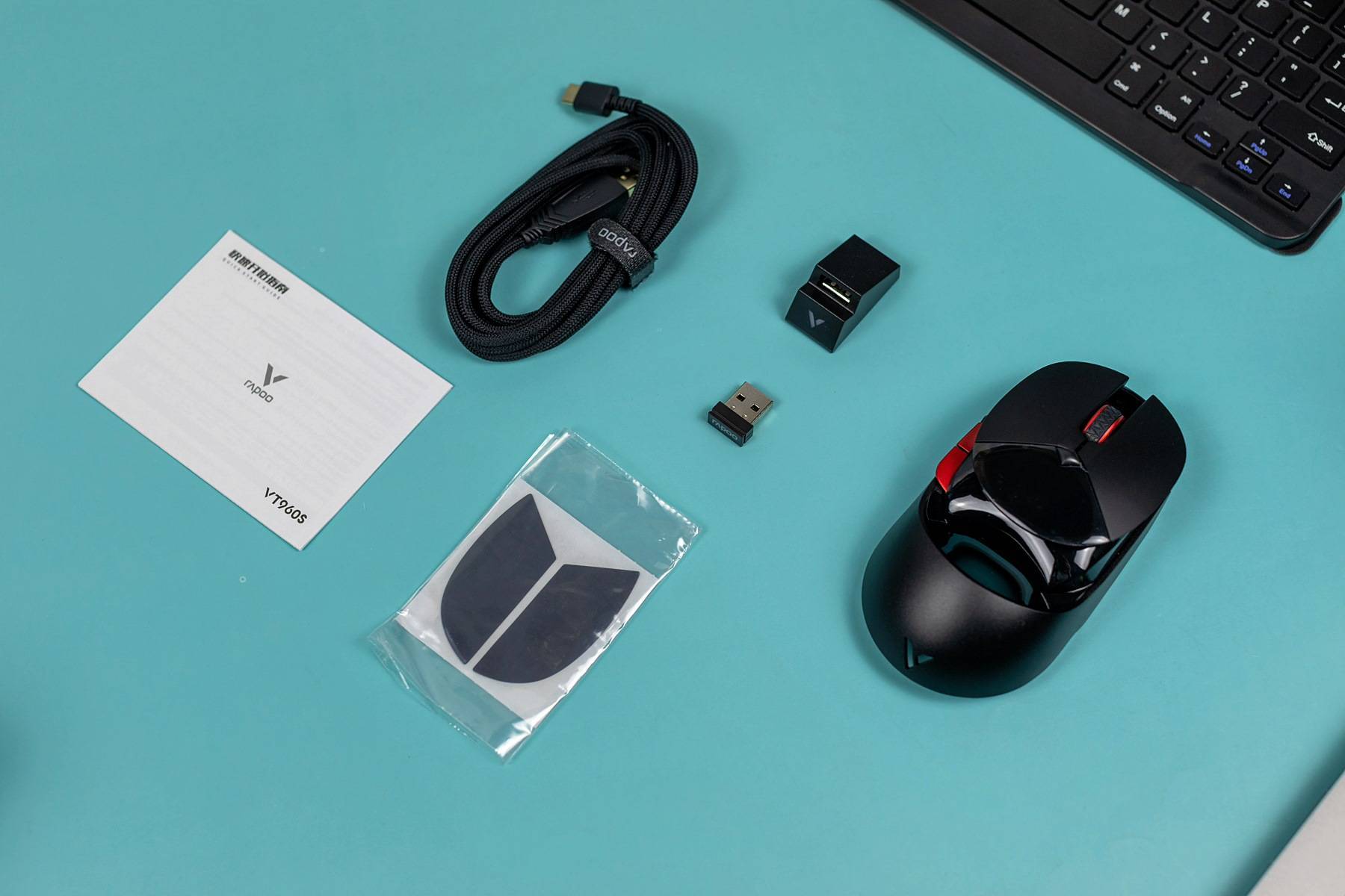 雷柏VT960S双模无线超跑游戏鼠标，酷炫的外观遮不住舒适的手感