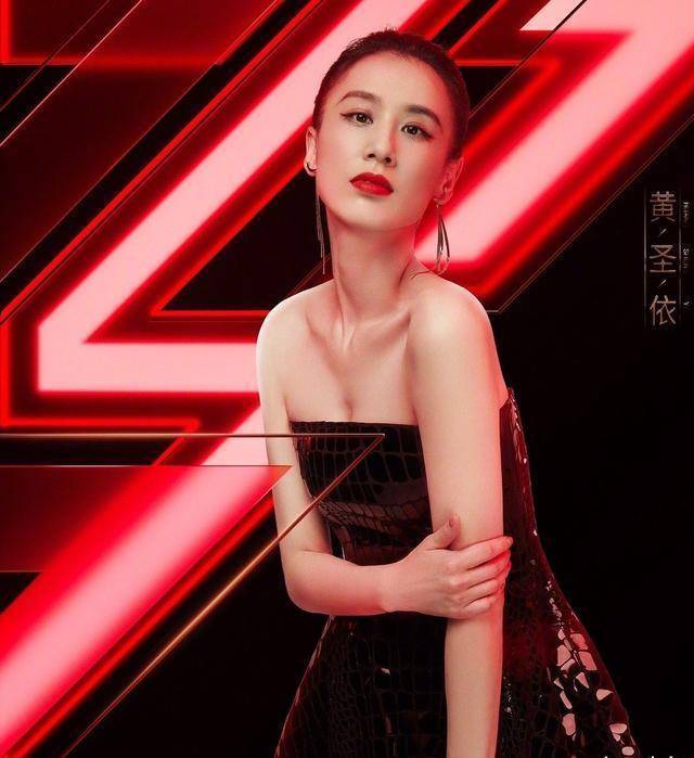 黄圣依的复古穿搭有看头,烈焰红唇很诱人,欧美宫廷风给你高级感