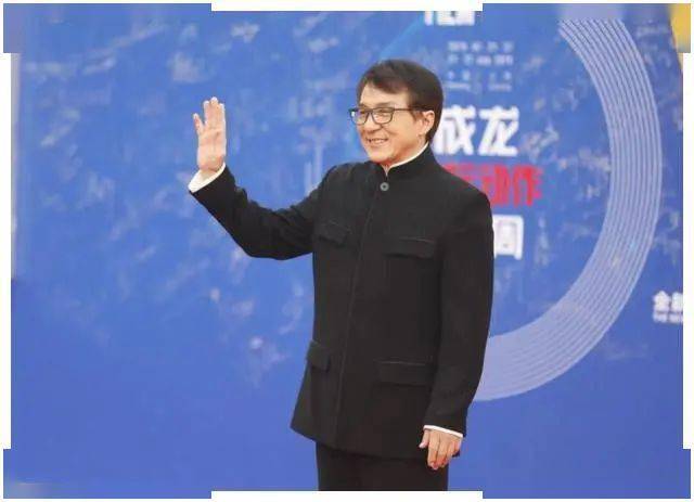 重大场合穿"中山装"的7位老戏骨,个个穿出浩然正气,让人敬仰_李雪健