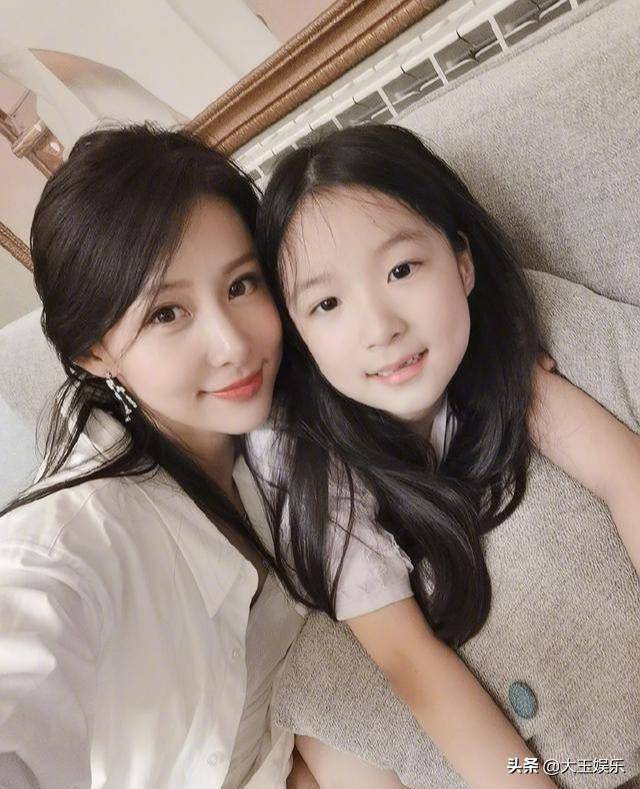 "国民媳妇"贾青,唯一一个身材比演技更加吸引人的女演员_薛之谦_礼物