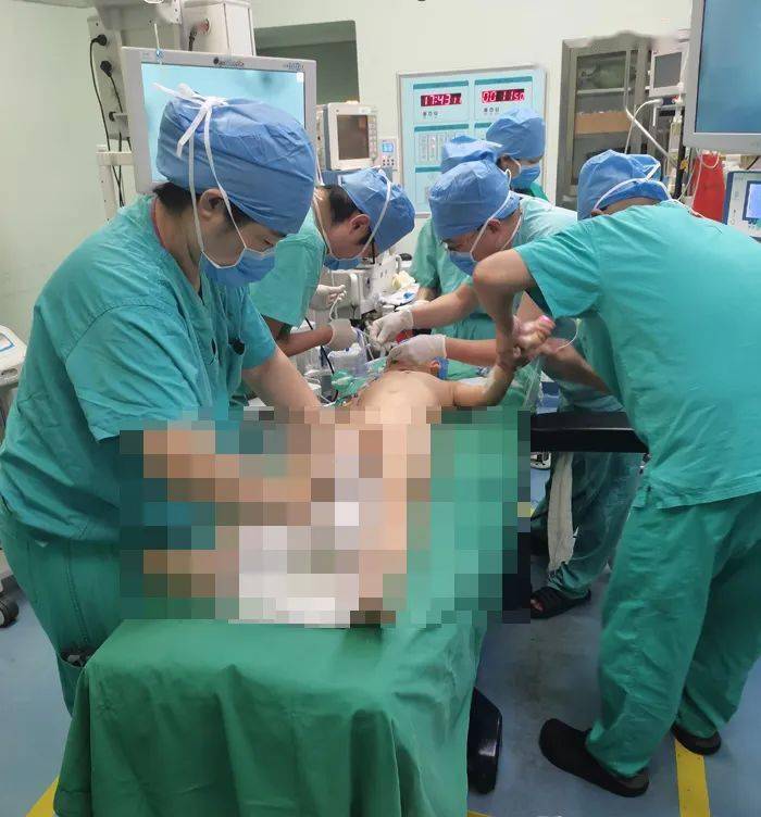 "微创" "保脾"挽救8岁脾破裂男孩