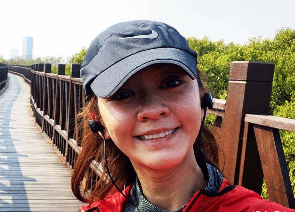 陈意涵晒纯素颜照,脖子上的颈纹超抢镜,终于看出她已经38岁了_女明星