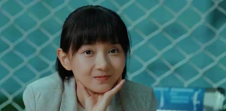 法令纹浅,鼻尖尖,老太太从小就变成了冷美人_网友_长相_气质