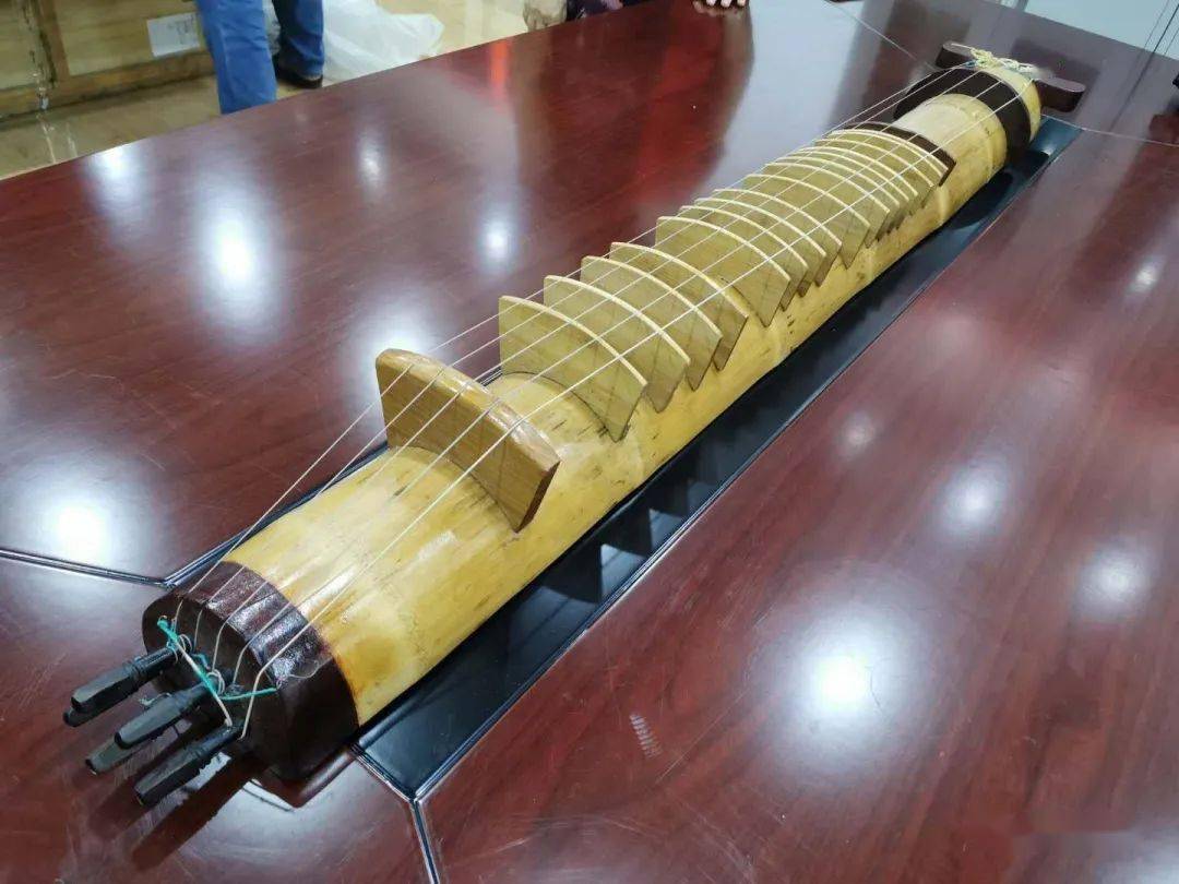 樂伎魏霆軒"复原"的卧箜篌(图 | b站)卧箜篌具体样式是有争议的