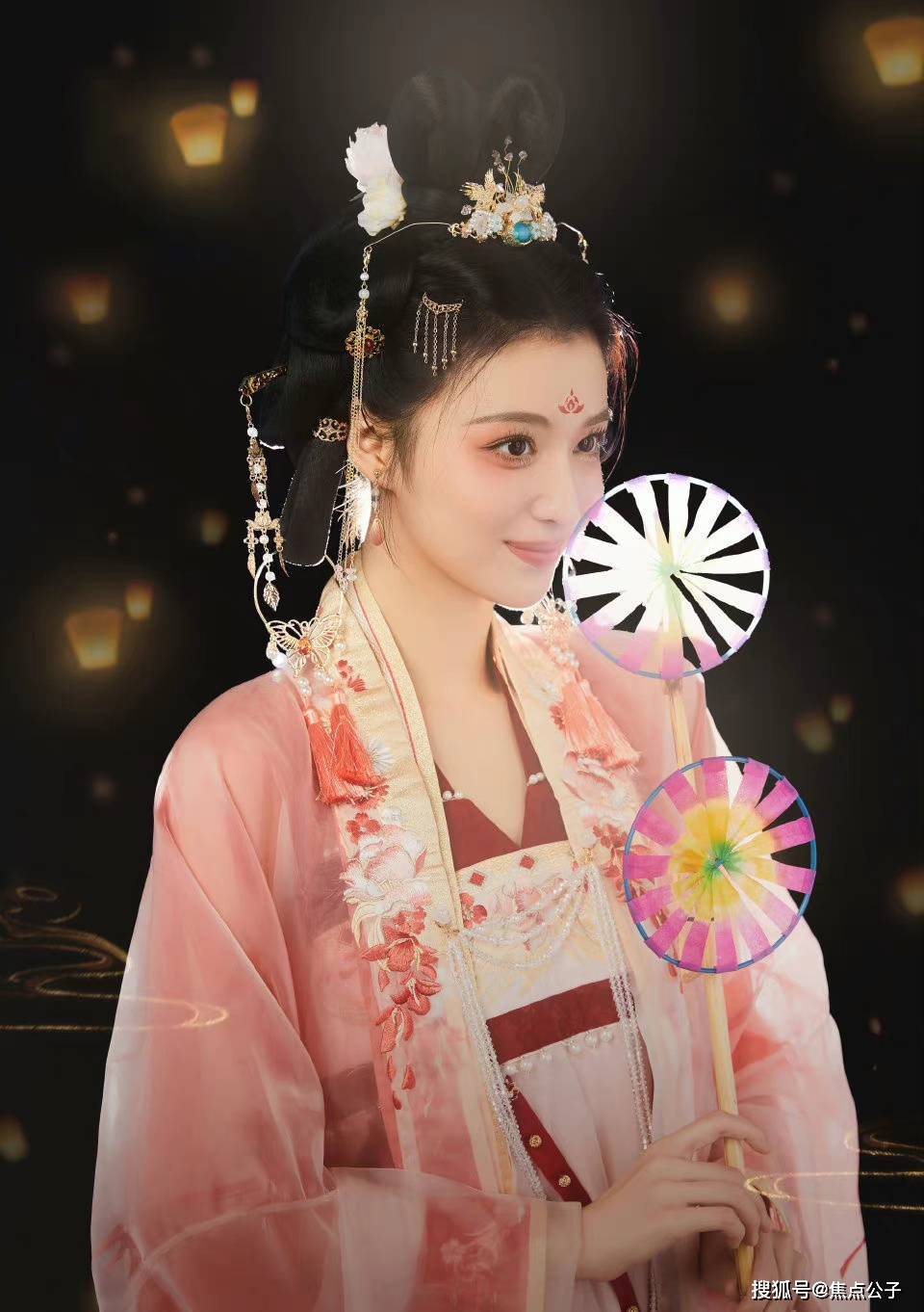 到白月光,会在女主失意落寞提供帮助甚至大方接受所有人嫉妒的一张脸