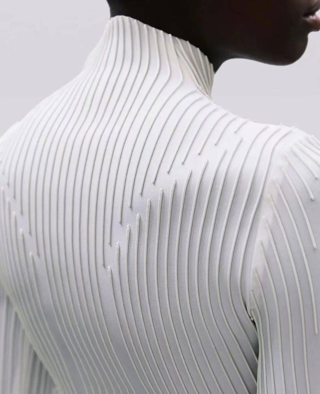 奔驰先锋联名服饰今年年底发售!_搜狐汽车_搜狐网