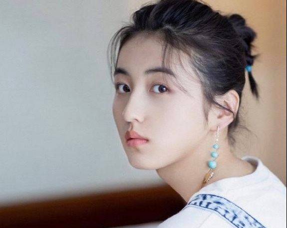 吴磊官宣女友张子枫,爱情太甜,枸杞泡在保温瓶里_作品_人物_观众