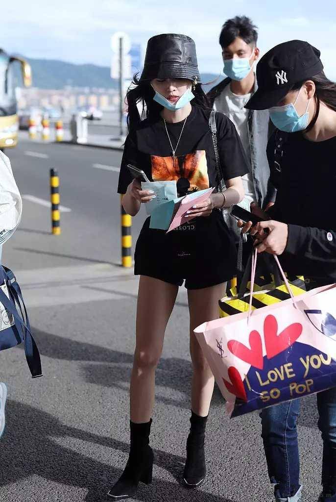 一身黑玩下衣失踪,时髦洋气酷帅十足_显高_身材_女生