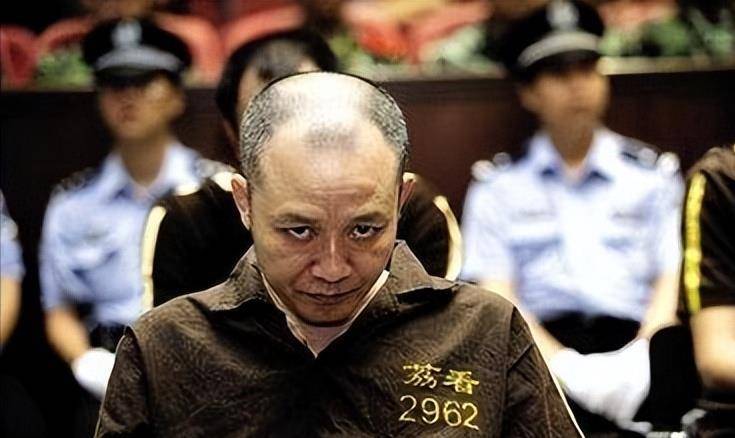 广东头号黑老大伍志坚,组建广州最凶残黑帮,被捕时却被吓尿裤子_马仔