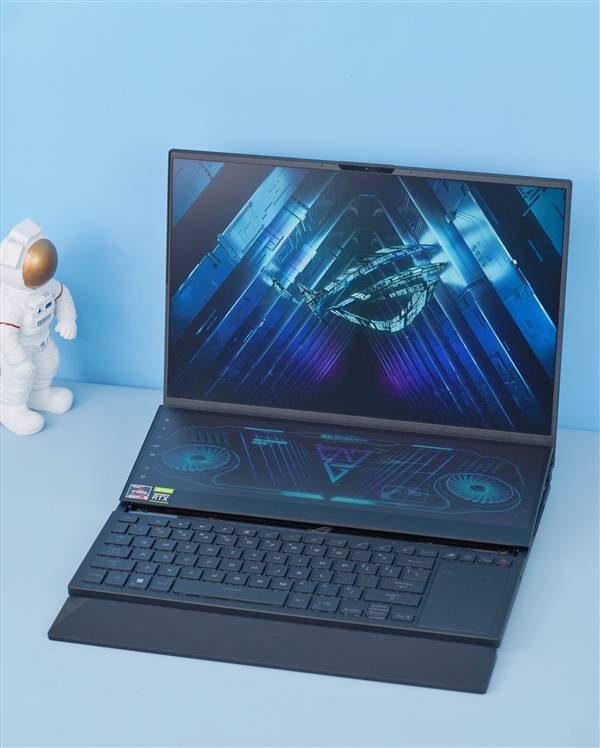 华硕rog冰刃6双屏笔记本图赏_搭载_方面_屏幕