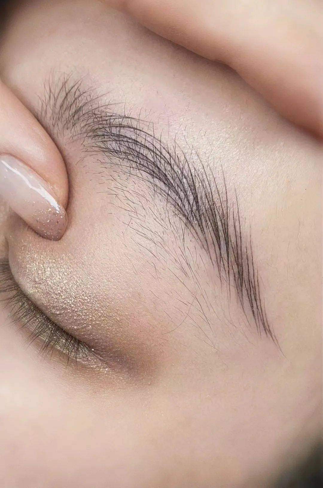 纹绣师们是不是对线条眉的留色有很大困惑?_操作_眉毛_皮肤