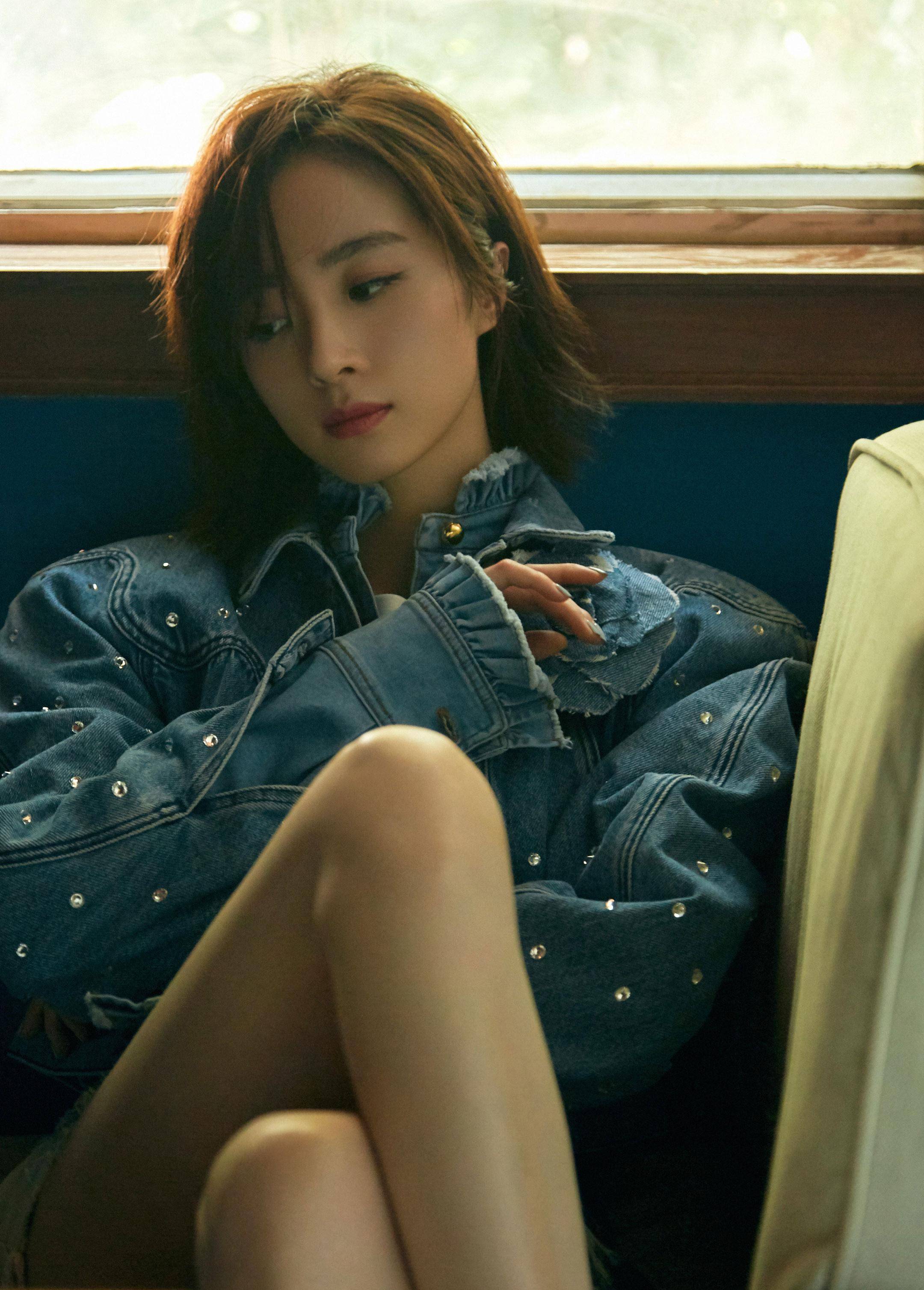 胡冰卿对自己挺狠,为秀腿穿12厘米"铁钉鞋",脚背成180度_高跟鞋_时尚