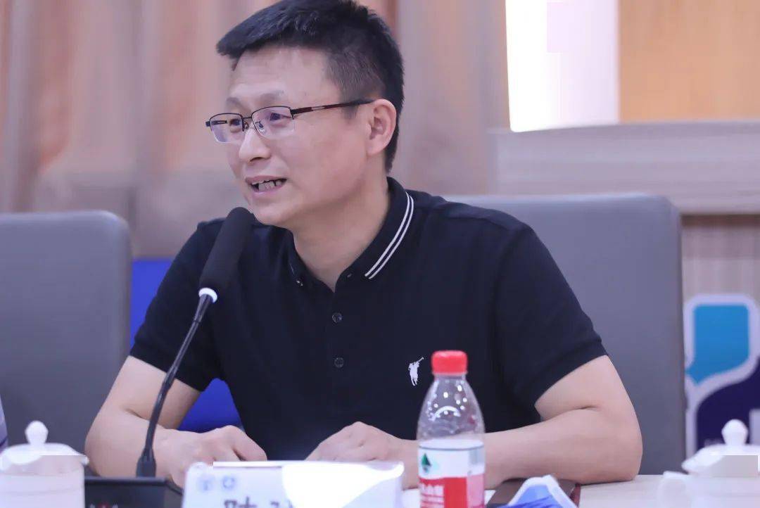 在过去几年的工作中,从上一届领导身上,尤其在唐建良书记的指导下