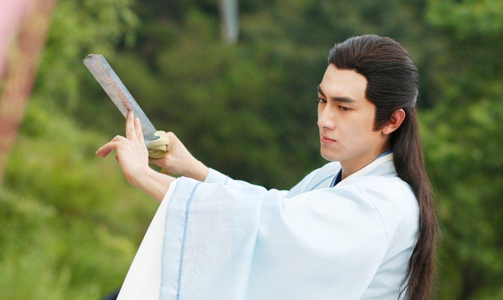 林更新自从《楚乔传》后也没有一款非常爆火的作品,林更新在古装剧中