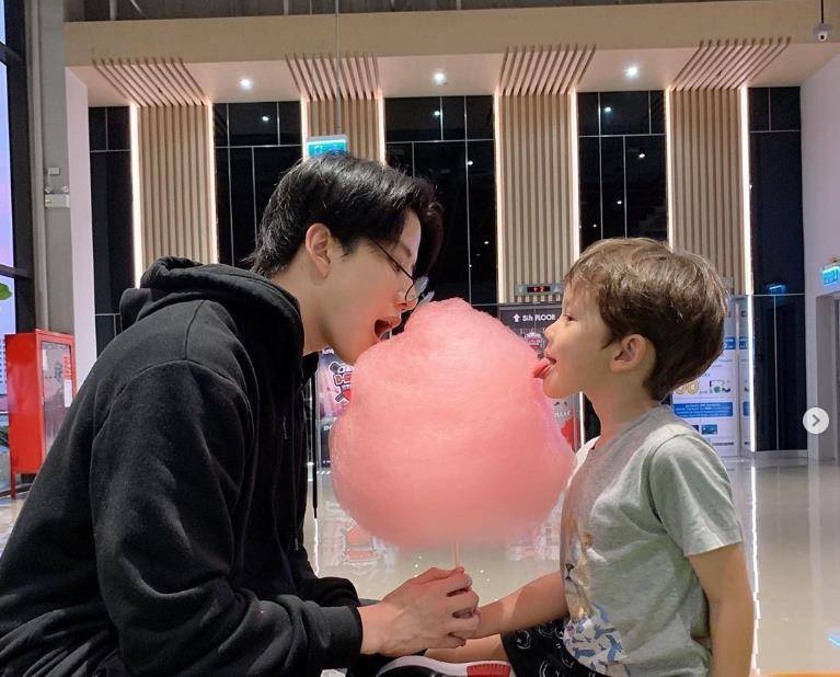 国外高颜值人气男星mike,没钱付赡养费,压力太大情绪奔溃_sarah