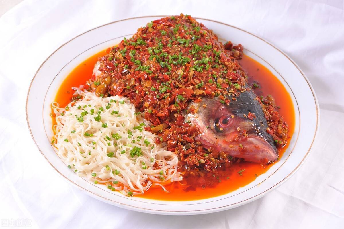 你知道吗 剁椒面其实最早还是源于湘菜里面的剁椒鱼头里面的汤汁拌面