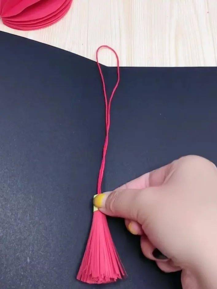 121110987654321▽图片来源:抖音视频@瑞儿手工4,灯笼贺卡