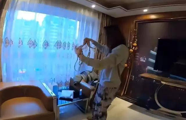 91大神唐哥落网记:拍摄22条视频赚400万,每一个女主都非常漂亮_女孩