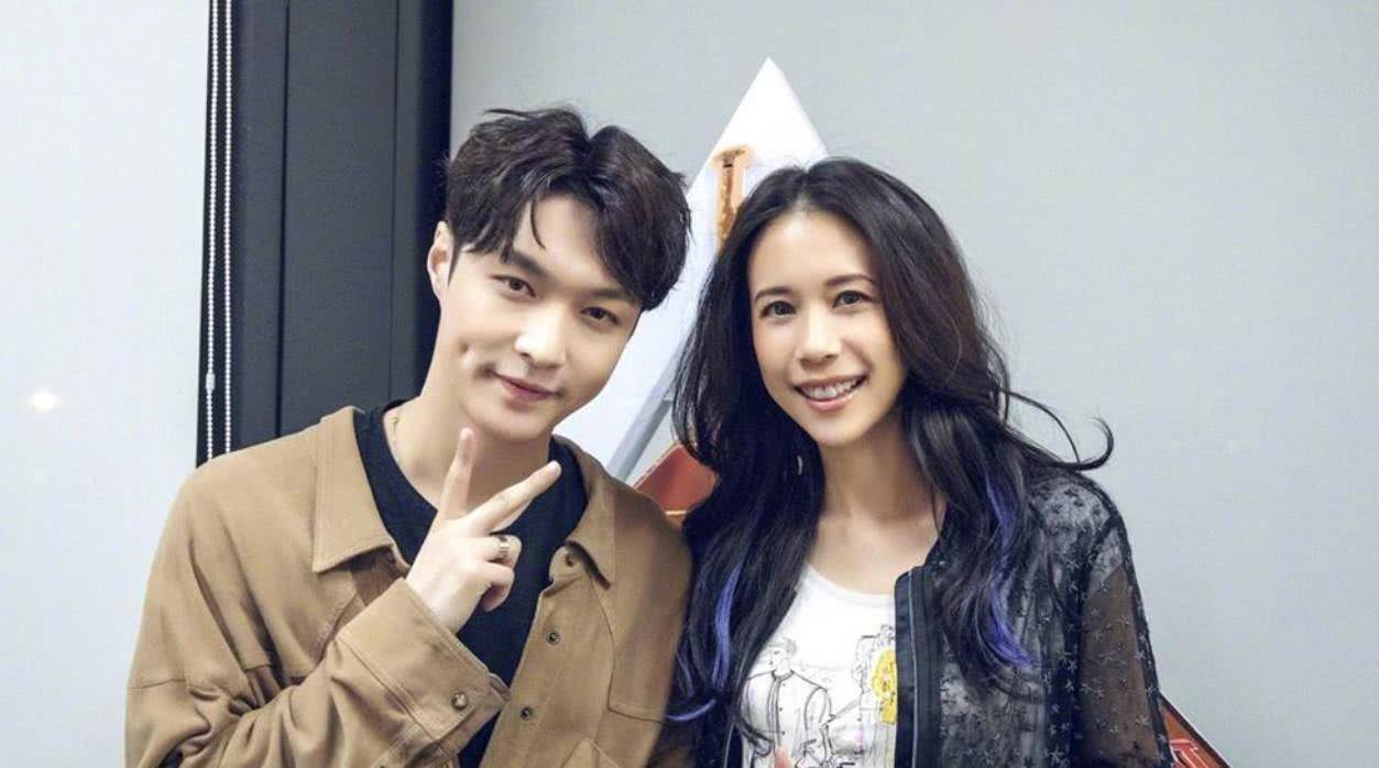 张艺兴向韩国捐2000万韩元,国内比国外还用心,网友:留点老婆本_明星