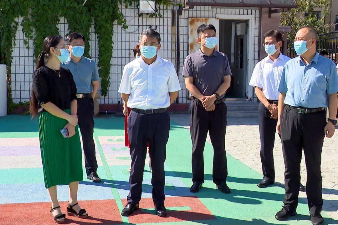 赵书刚一行先后到河瑞幼儿园,河口三小和胜利三十九中走访慰问,代表区