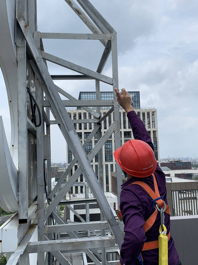 广告牌维修一,日常维护与保养应按下列规定进行:1,户外广告牌钢结构