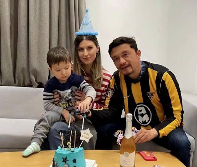 47岁谢慧成功执教,嫁31岁俄罗斯超模,3岁混血儿子:我喜欢大连颖_谢辉