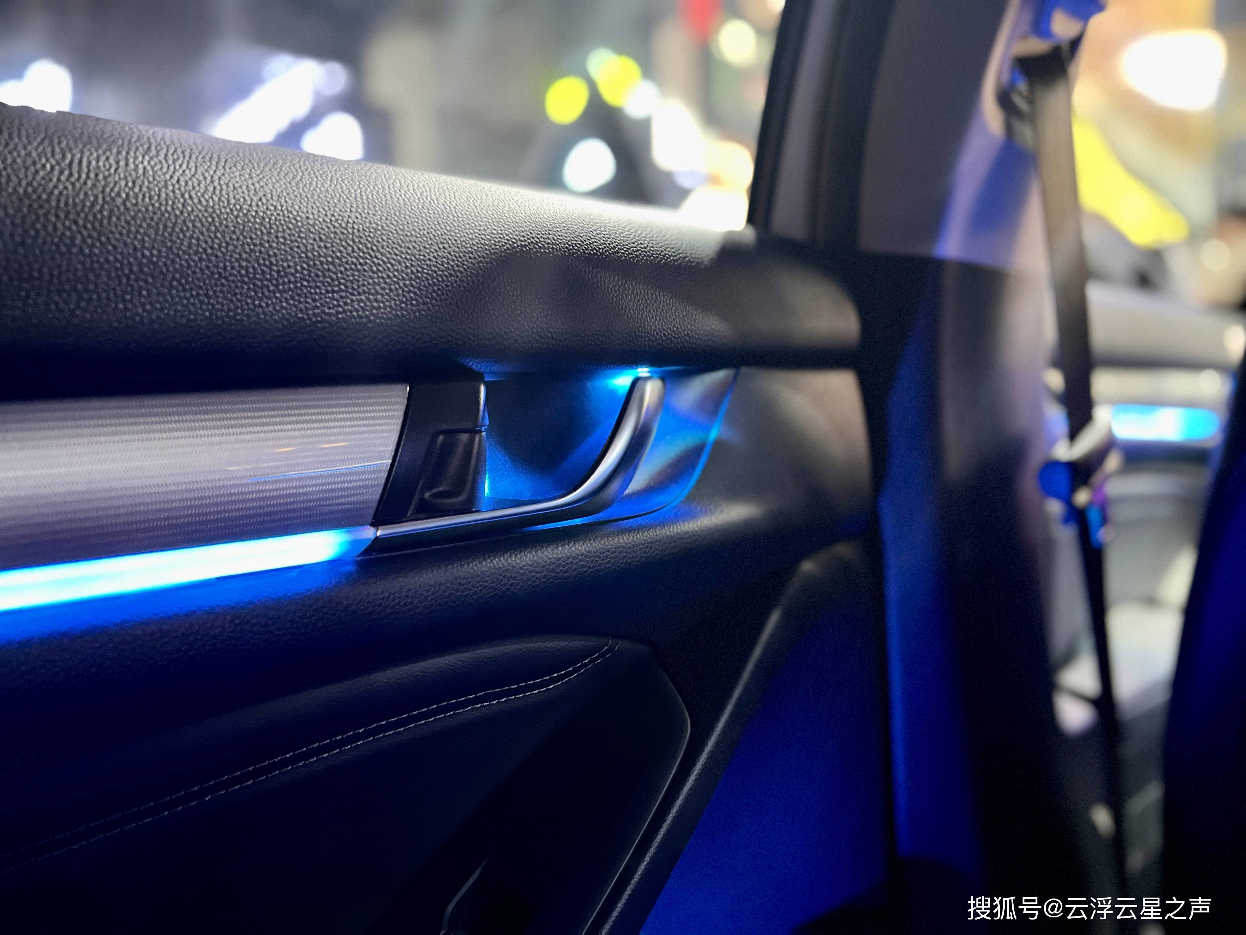氛围灯可以彰显车主的个性 十代雅阁升级荧光款氛围灯-云浮云星汽车