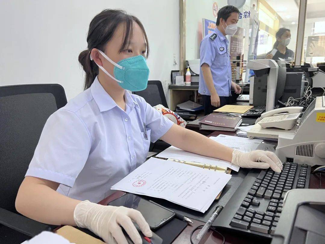 上海公安文职辅警服装图片