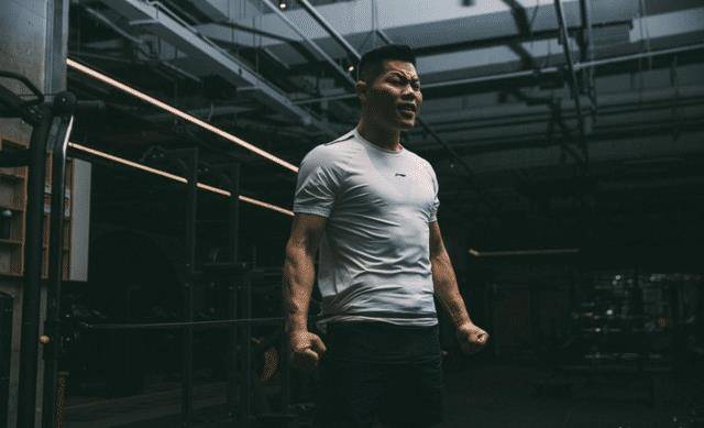 李景亮专访:夜魔全身都是武器,他根本不按常理出牌!_比赛_中国_李宁