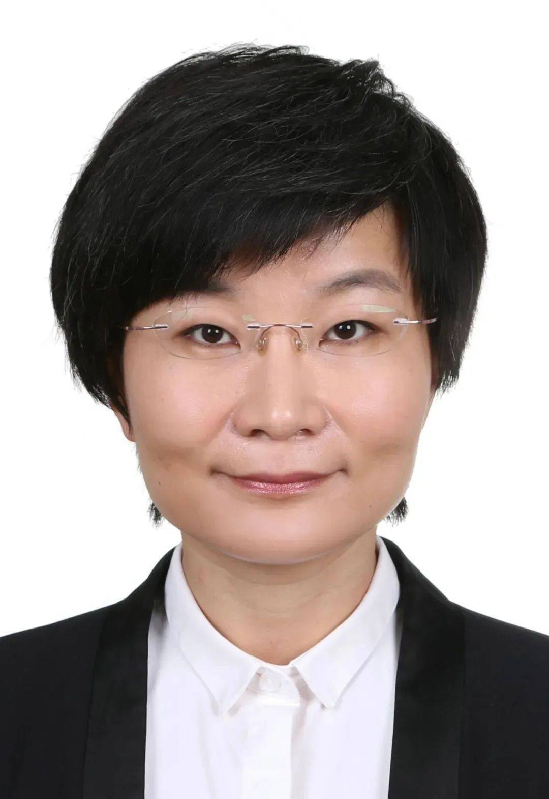 评论员苏晓晖近照,网上,喜欢她和不喜欢她的都有,你喜欢她吗?