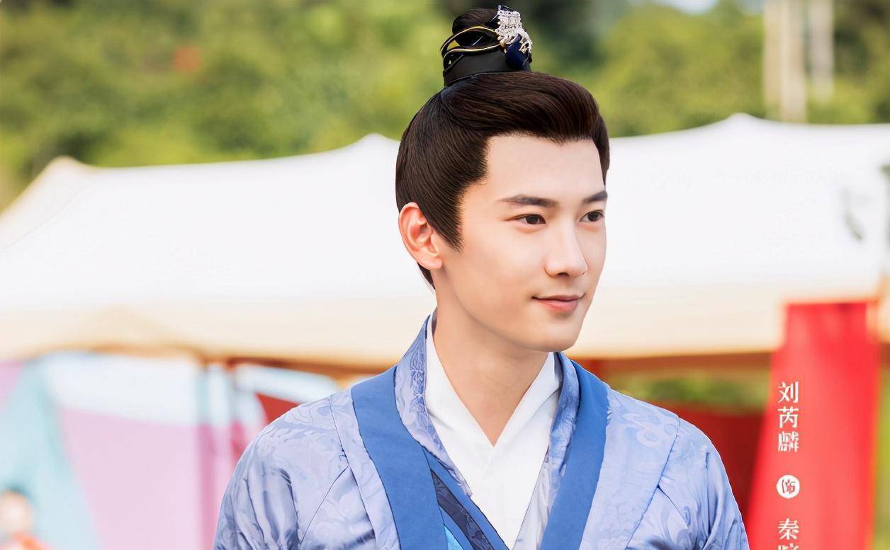 主要讲述的就是女主是一个不受宠的大小姐,而男主则是腹黑高冷的王爷