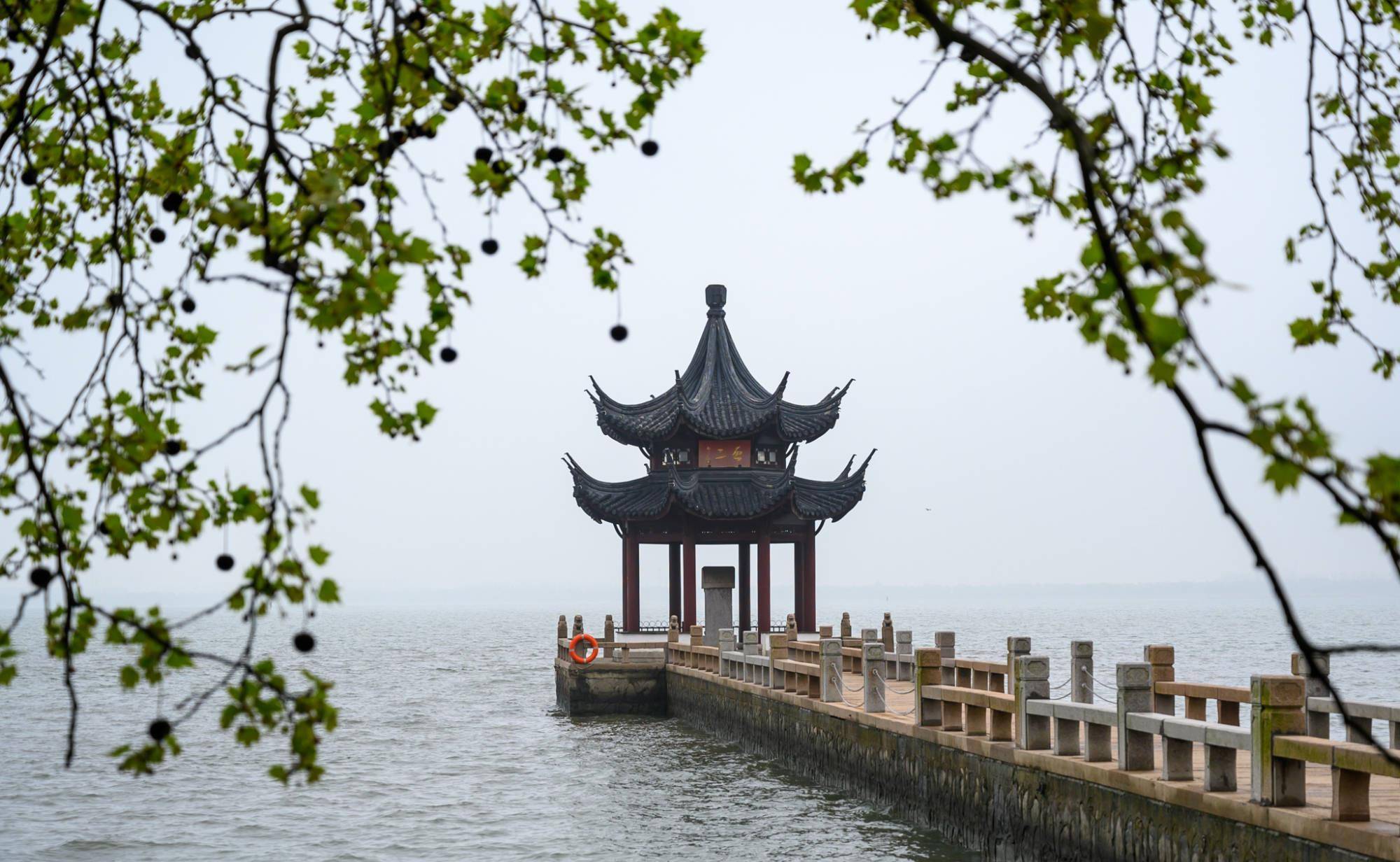 苏州唯一依山傍水的园林,藏在东山岛太湖之滨,知道的游客不多_启园