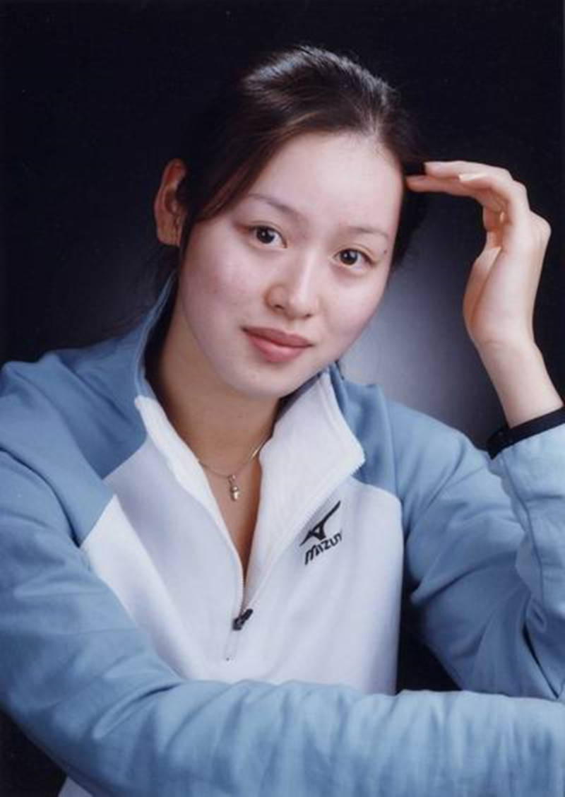 嫁给蔡赟,安置体育局的花样游泳第一美女王娜级别年薪如何?