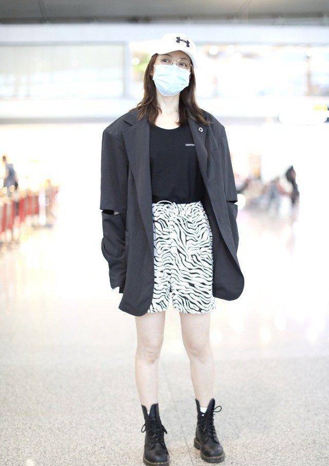 姐姐们台下比衣品,吴昕穿西装搭豹纹短裤好时髦,私服这块赢了!