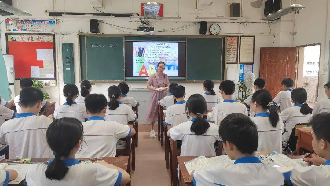 马贵中学坐落于高州最北部的马贵镇,拥有良好的教师资源,培育出一批又