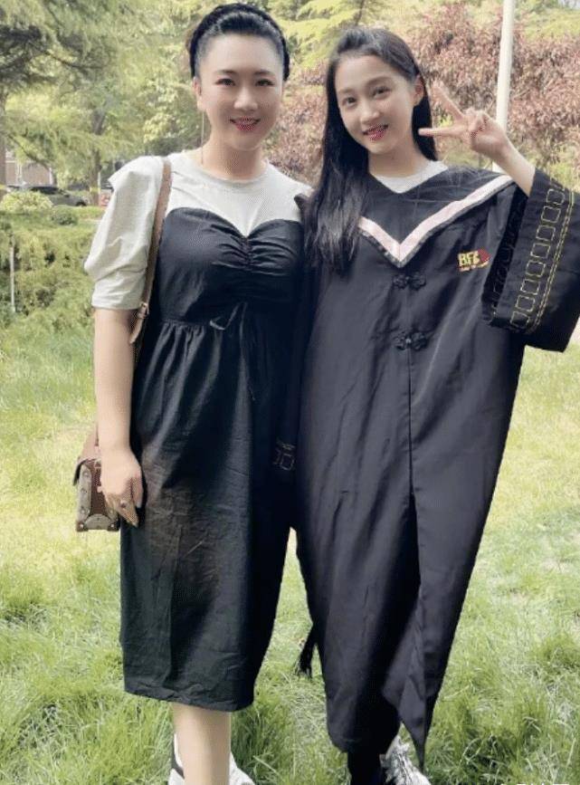 王俊凯关晓彤张子枫均出镜,被赞桃李满天下_少年_明星_毕业