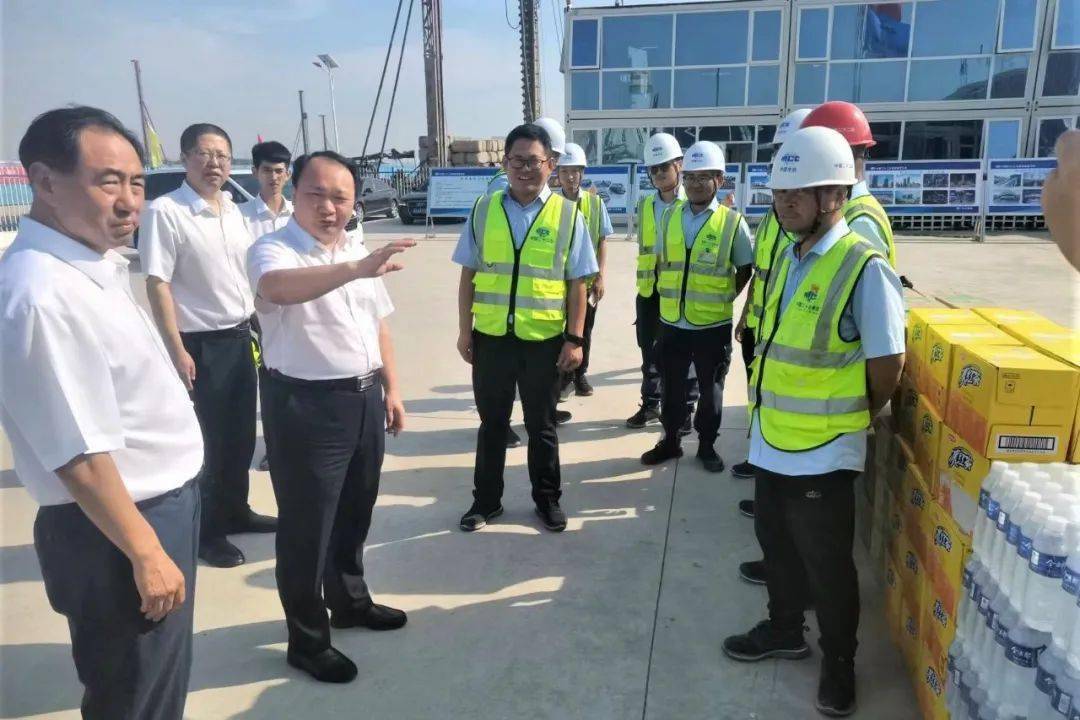 中国二十二冶集团领导到重点项目带班检查并慰问一线职工_结算_工作