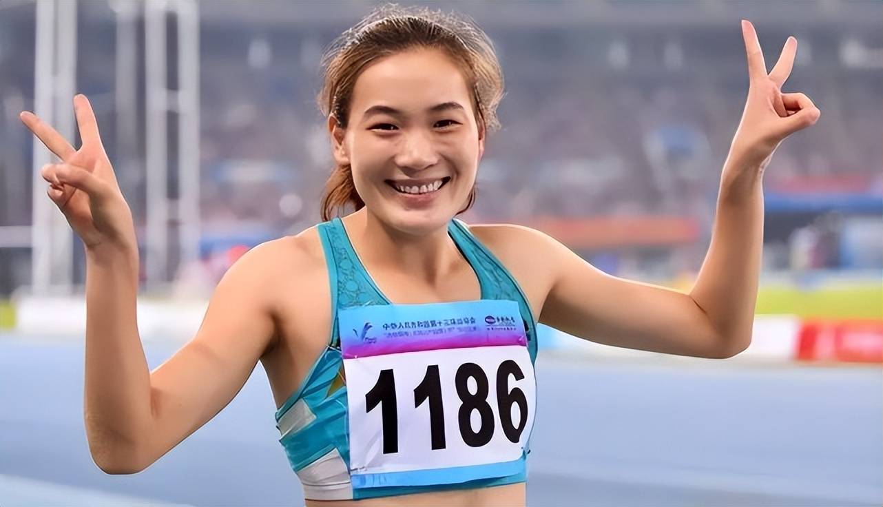 谢震业浪漫求婚成功,妻子为跳远冠军陆敏佳,但一行为却不被网友认同