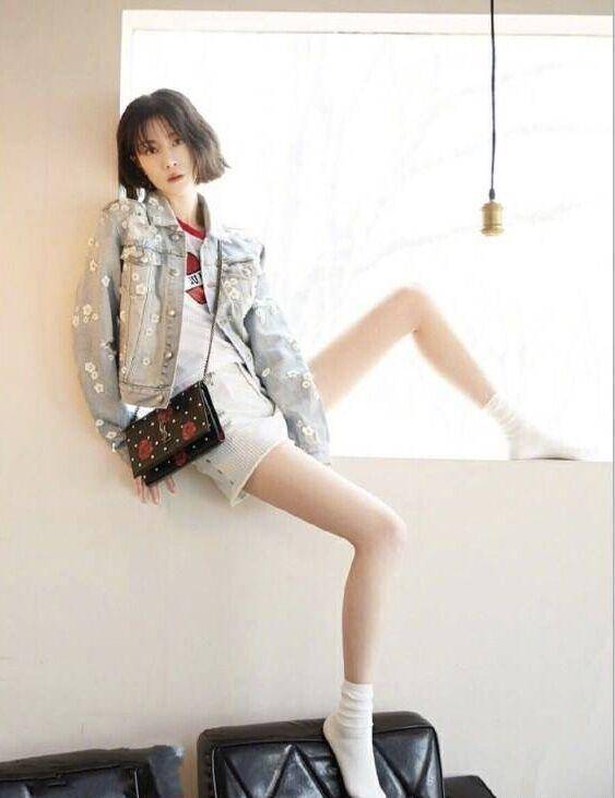 如果没有看过李溪芮的穿搭,你不会知道白袜子还能这样穿,太潮了_显得