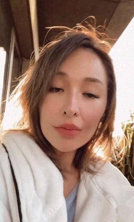 萧亚轩素颜出镜,受伤右脸还未完全恢复,坦言用一年多接受现实_面部_男