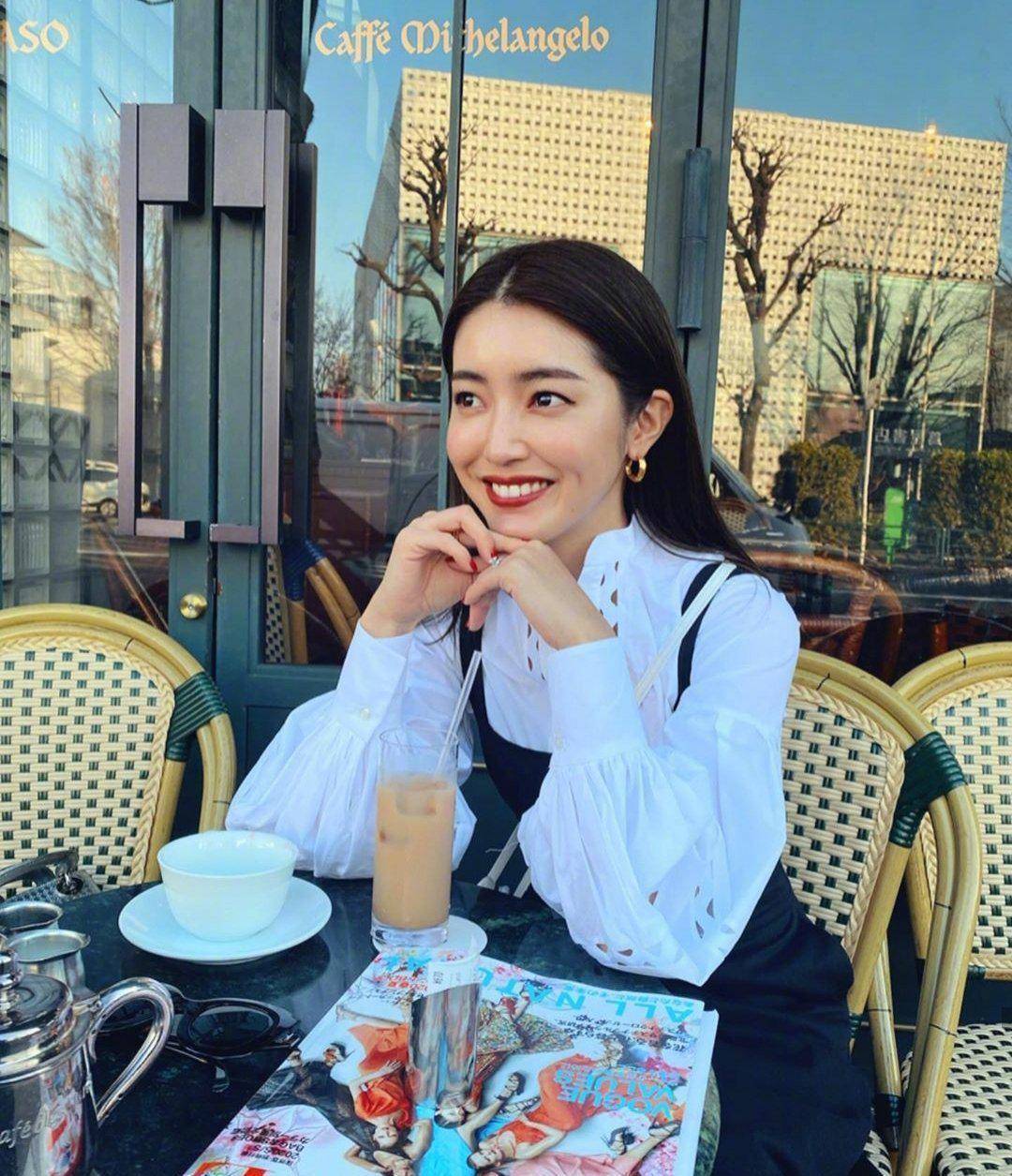 时尚博主安利甜美港风穿搭,经典款也能穿出高级效果,洋气还减龄_服装