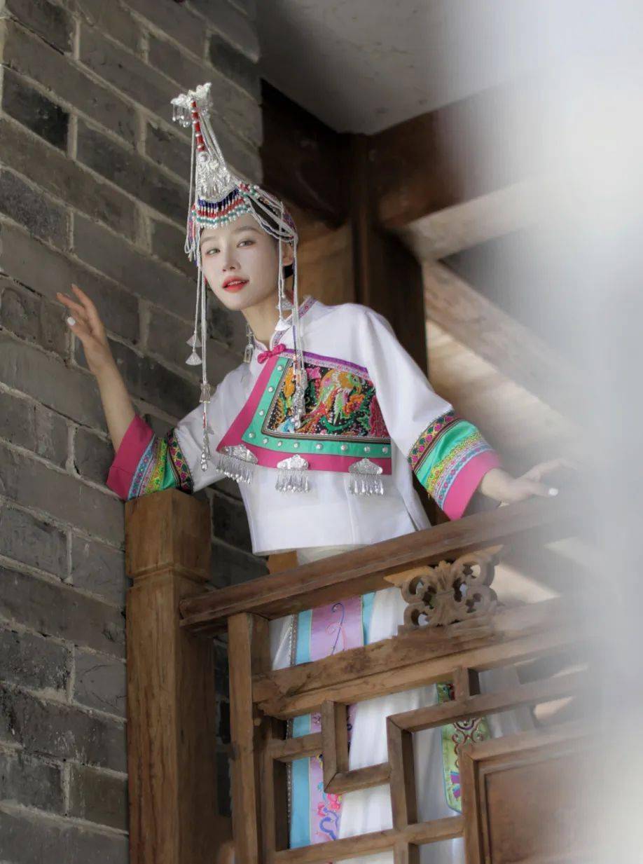 一众美女博主来景宁,最炫民族level值瞬间爆升!_畲族_畲乡_彩带