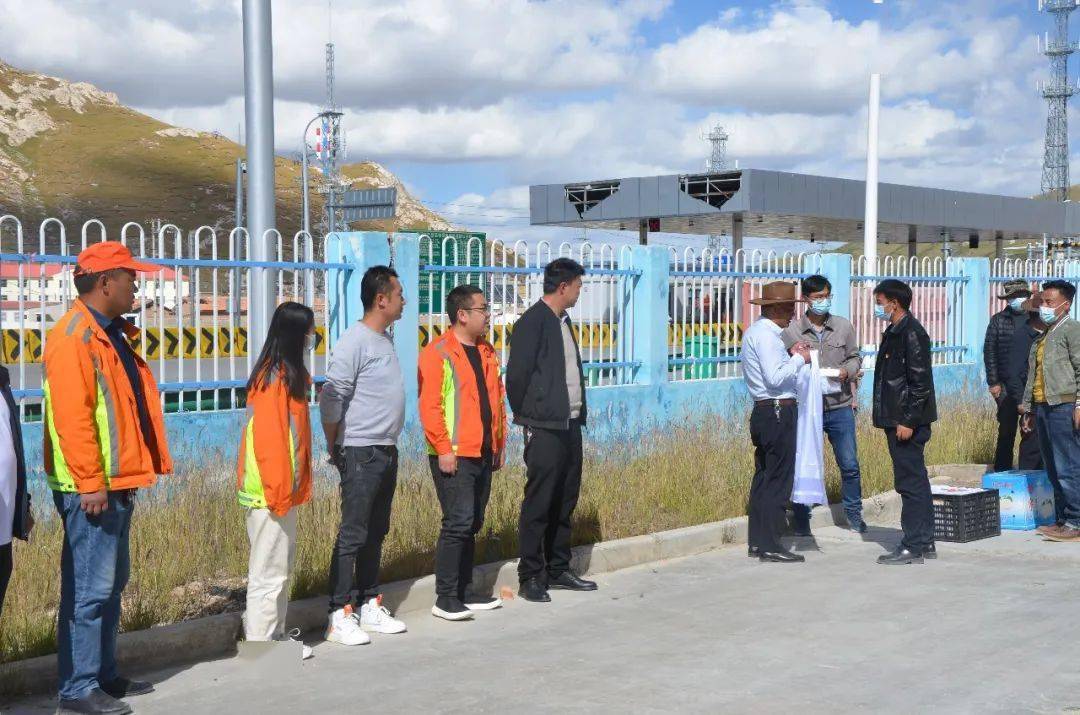 节日慰问 | 花石峡镇党政领导班子一行节前慰问花石峡公路段一线干部