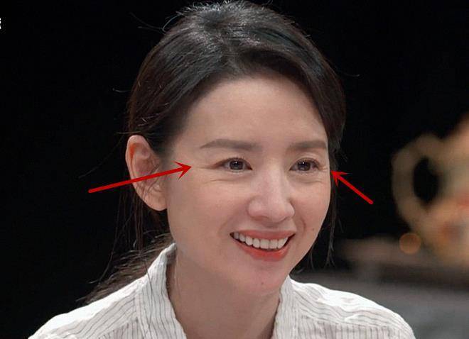 40岁董洁被槽显老,法令纹眼纹遮不住,冷清秋颜值巅峰一去不回_潘粤明