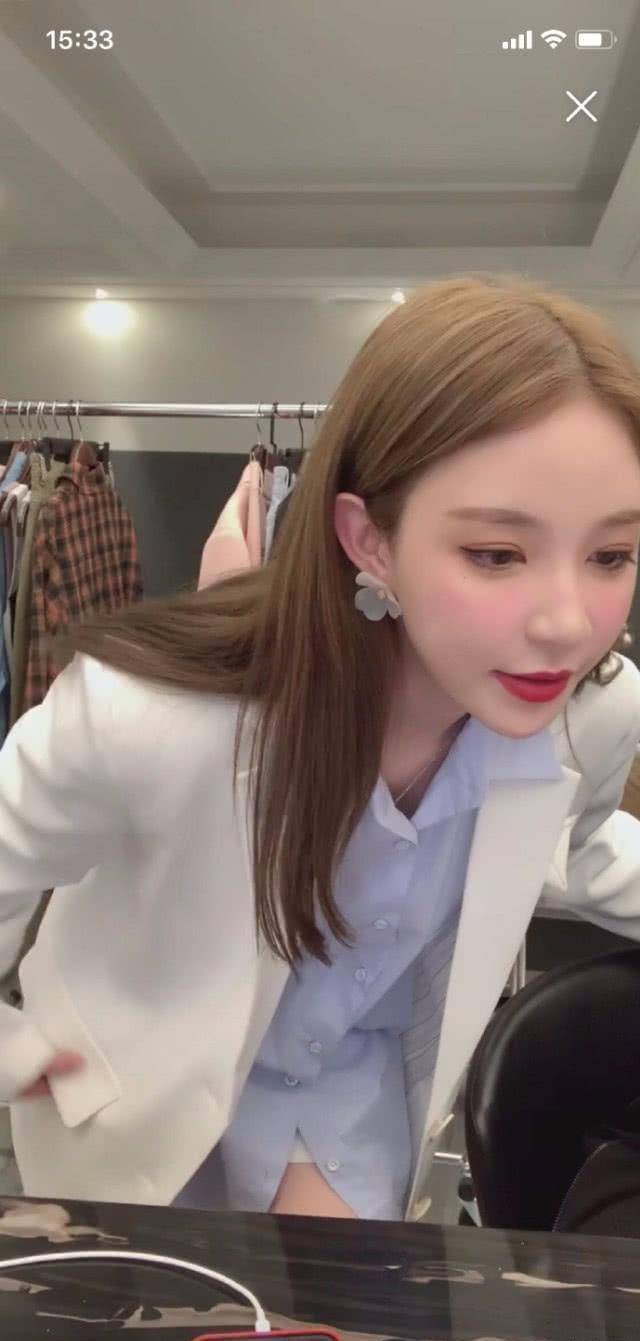 雪梨深夜工作回家吃宵夜,吃剩饭也感好幸福_张衍_公司_产品