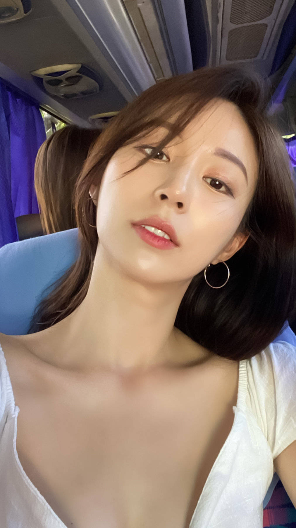 韩国性感网红金宝拉写真精选,包括各类服装的写真,有时尚,有传统,有